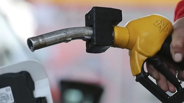Herkes merak ediyor... Benzin, motorine indirim gelecek mi?